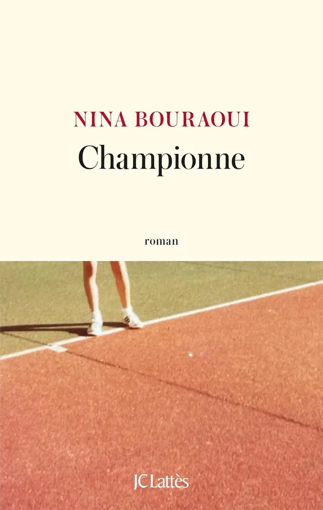 Couverture du roman Championne de Nina Bouraoui (JC Lattès) : jambes d'une joueuse sur un court de tennis