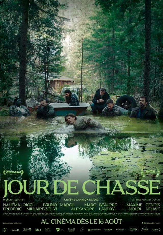 Affiche officielle du film Jour de chasse d'Annick Blanc : un groupe d'hommes et une femme dans une mare en forêt, un chalet isolé en arrière-plan