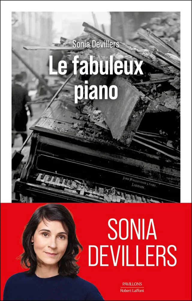 Couverture du livre Le Fabuleux Piano de Sonia Devillers (Robert Laffont) : un piano a queue detruit dans des decombres