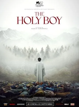 Affiche du film The Holy Boy de Paolo Strippoli, une silhouette de dos face à une vallée brumeuse