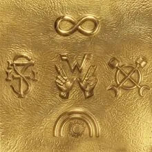 Pochette dorée de l'album Weezer (Gold Album), 2026 : logo W et symboles embossés sur fond métal doré