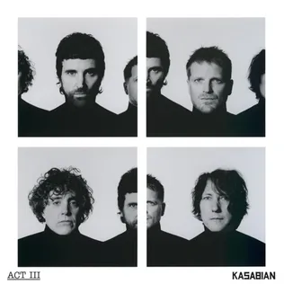 Pochette de l'album Act III de Kasabian, portraits en noir et blanc des membres du groupe
