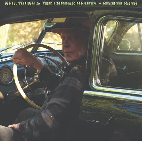 Pochette de l'album Second Song de Neil Young & The Chrome Hearts : Neil Young au volant d'une vieille voiture