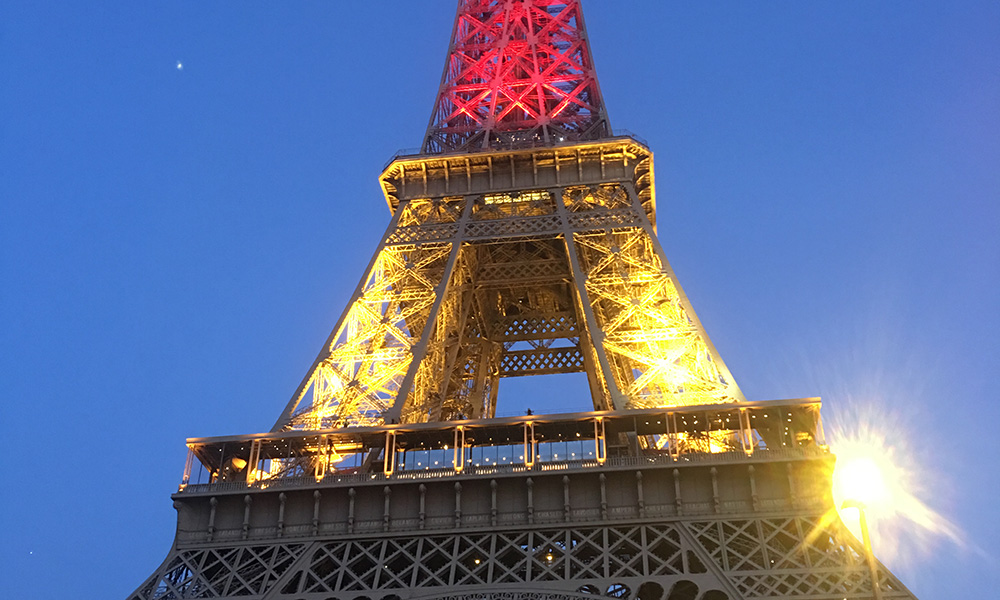 Pas de Tour eiffel aux couleurs du Pakistan, pourquoi ?