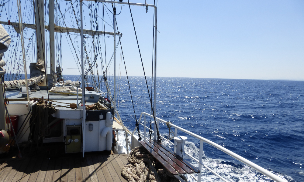 Dépolluer les océans à bord d’un trois-mâts