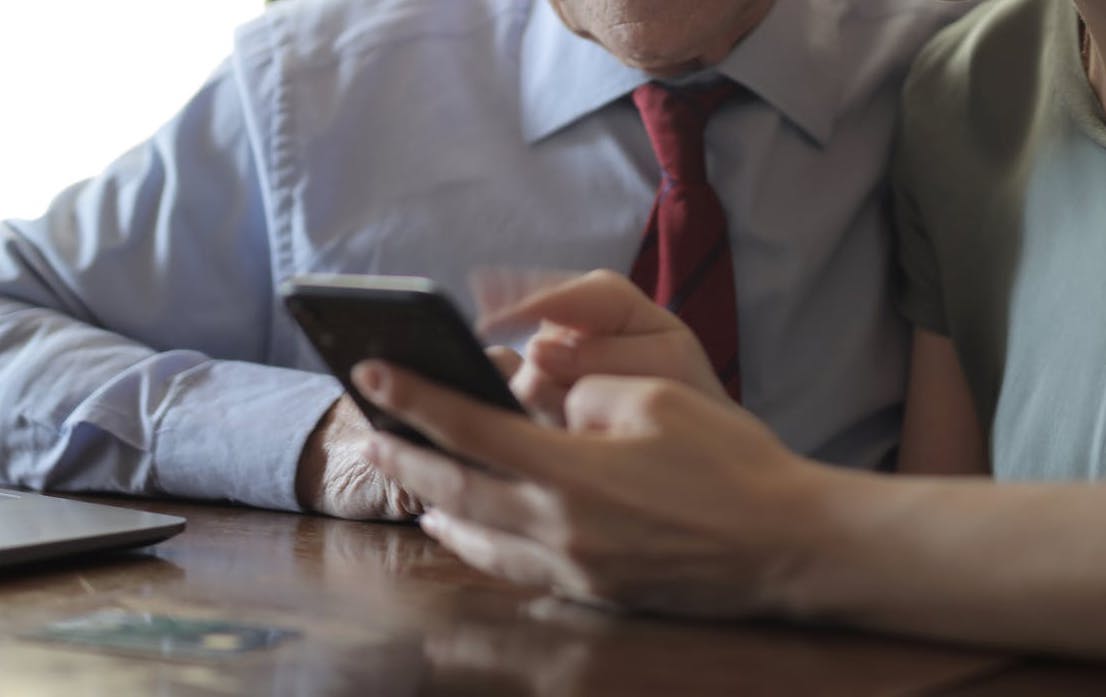 Forcer les opérateurs téléphoniques à bloquer les arnaques surtaxées