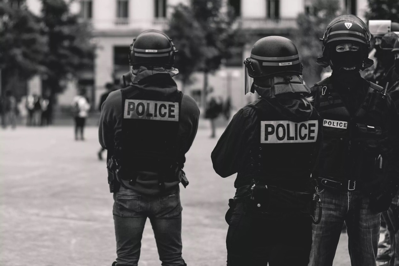 Violences policières : les chiffres qui mettent la France face à elle-même