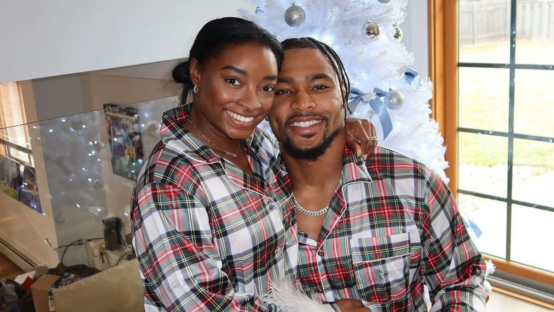 Quand le mari de Simone Biles se prend pour le vrai trophée du couple