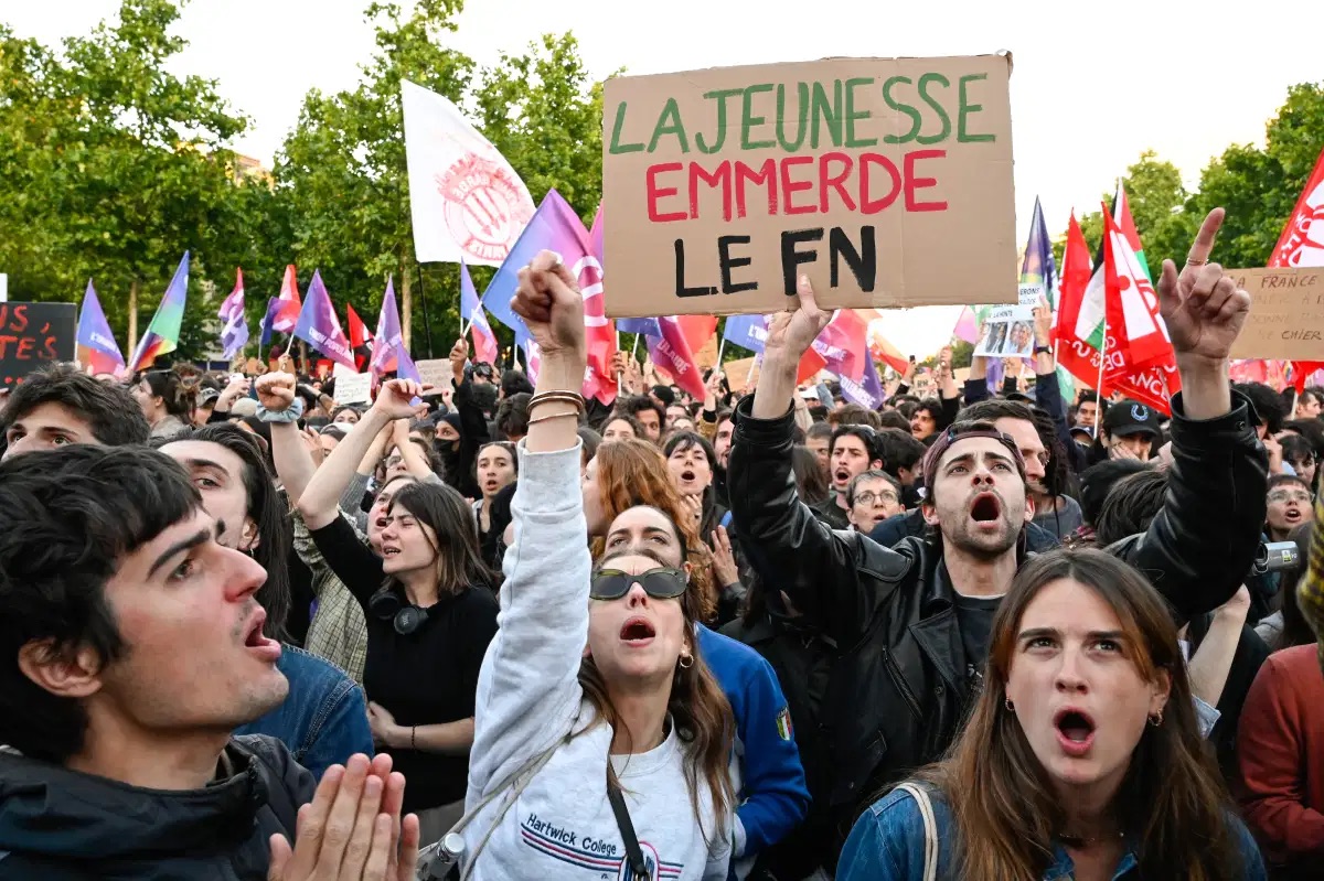 « La jeunesse emmerde le Front national » : aux origines d'un cri de quarante ans