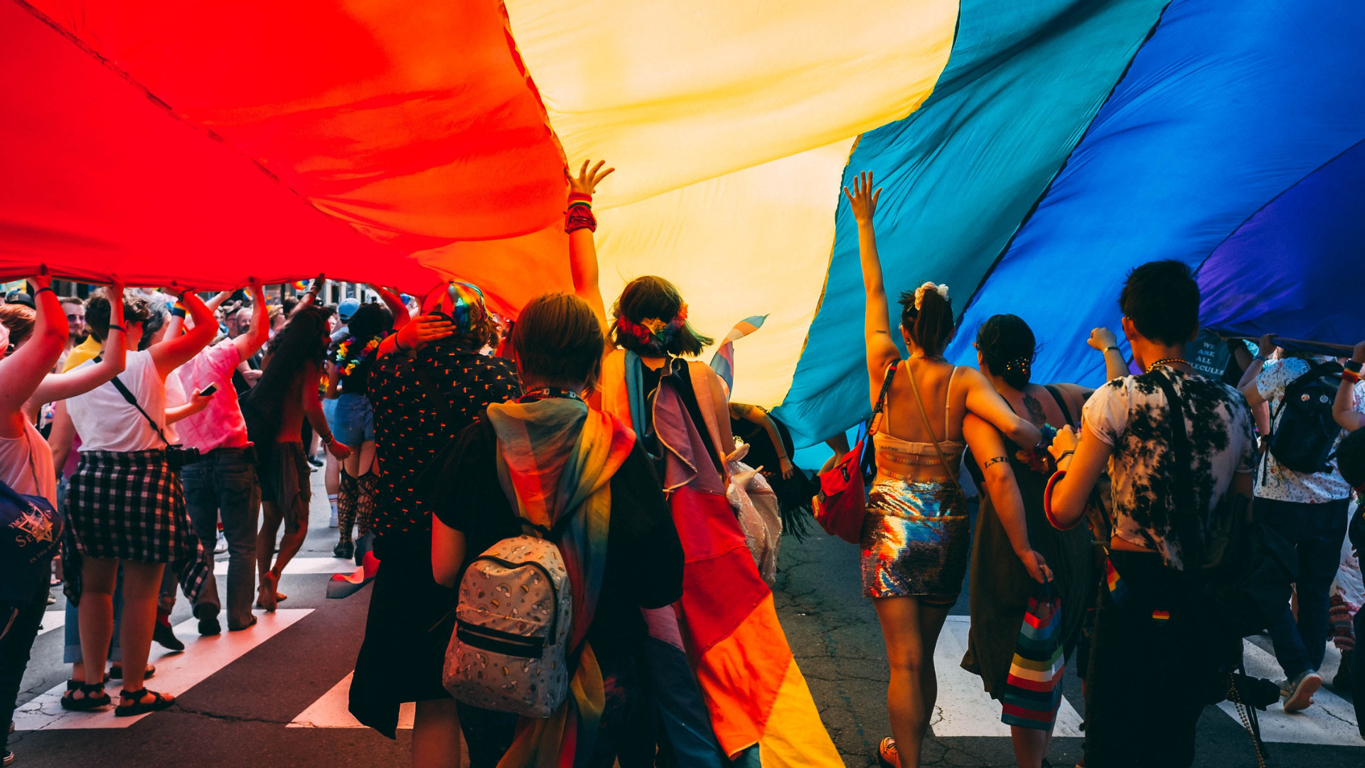 Quand la Marche des Fiertés tombe la veille d'un scrutin décisif