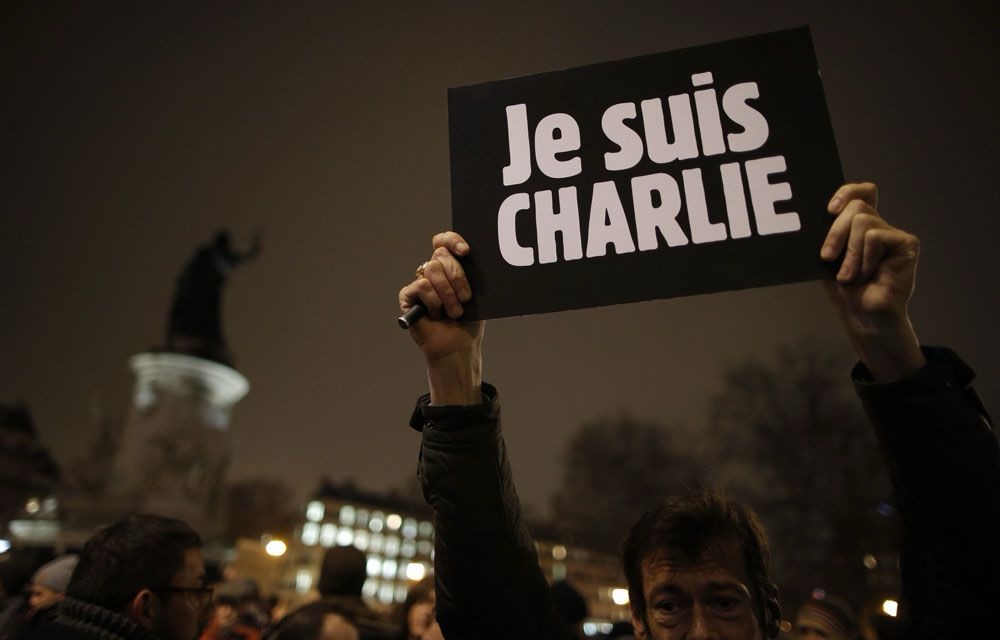 Le créateur du slogan « je suis Charlie » porte plainte contre le RN