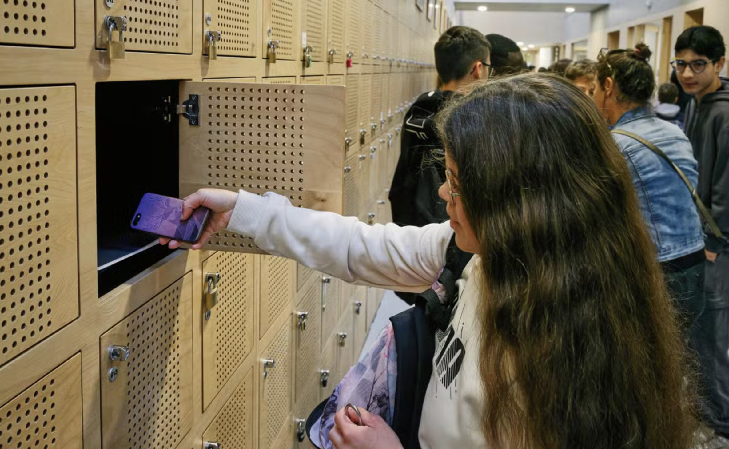 À Lorient, un collège a rangé les portables il y a trois ans, et ça tient