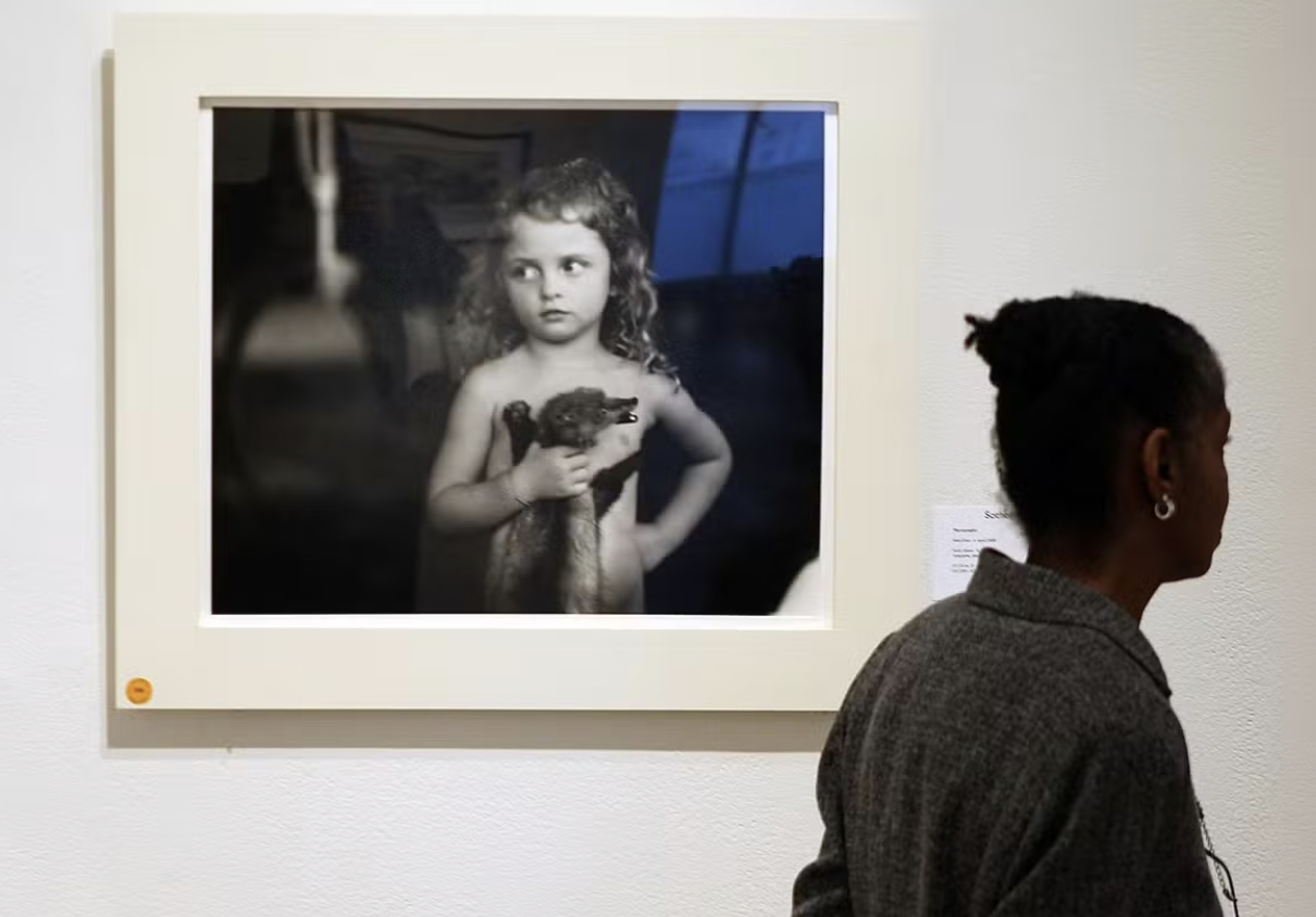 Quand la police saisit des photos dans un musée, l'art a déjà perdu