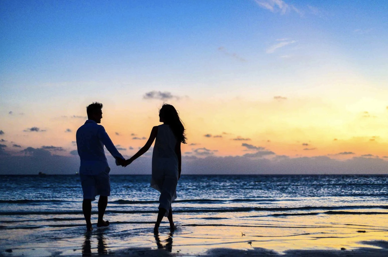 Qui tombe amoureux en premier : les hommes ou les femmes ?