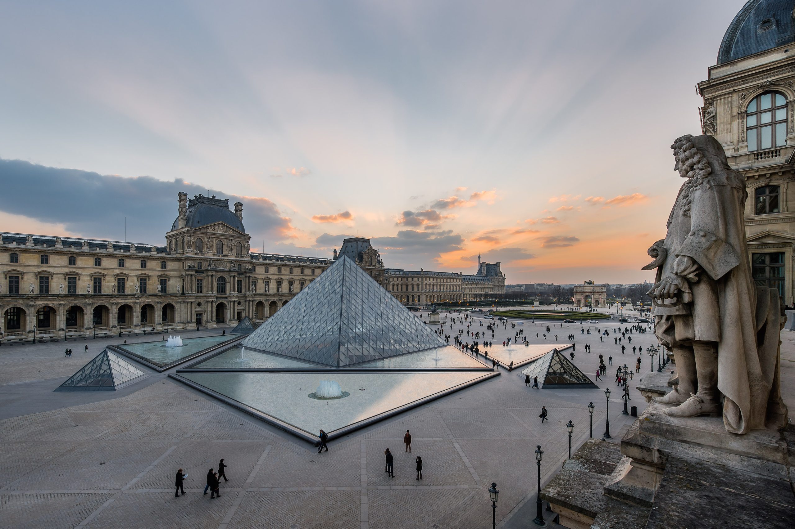 Louvre : Laurence des Cars assure avoir été la première à tirer la sonnette d'alarme