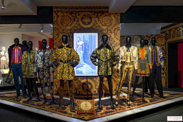 Silhouettes Versace aux imprimés baroques dorés, exposition au Musée Maillol