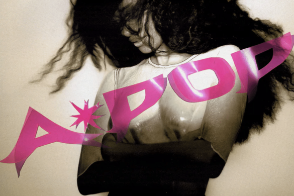 Pochette de l'album A*POP de Tyla : photo sepia de la chanteuse, titre en rose fluo