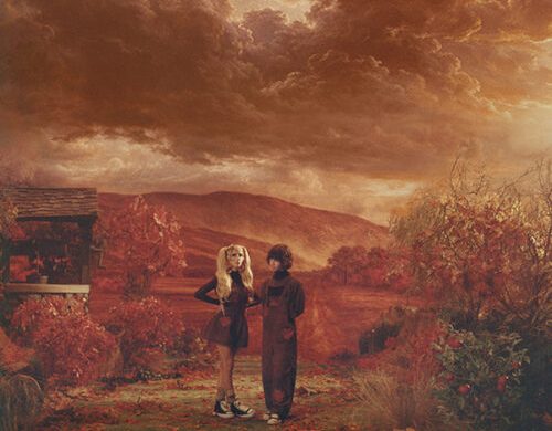 Pochette de l'album Who Asked? de DOMi & JD Beck : le duo dans un paysage automnal aux teintes rouges