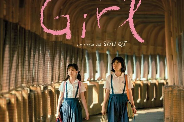 Affiche officielle du film Girl de Shu Qi : deux adolescentes en uniforme scolaire marchent dans un passage voûté, Taïwan années 1980