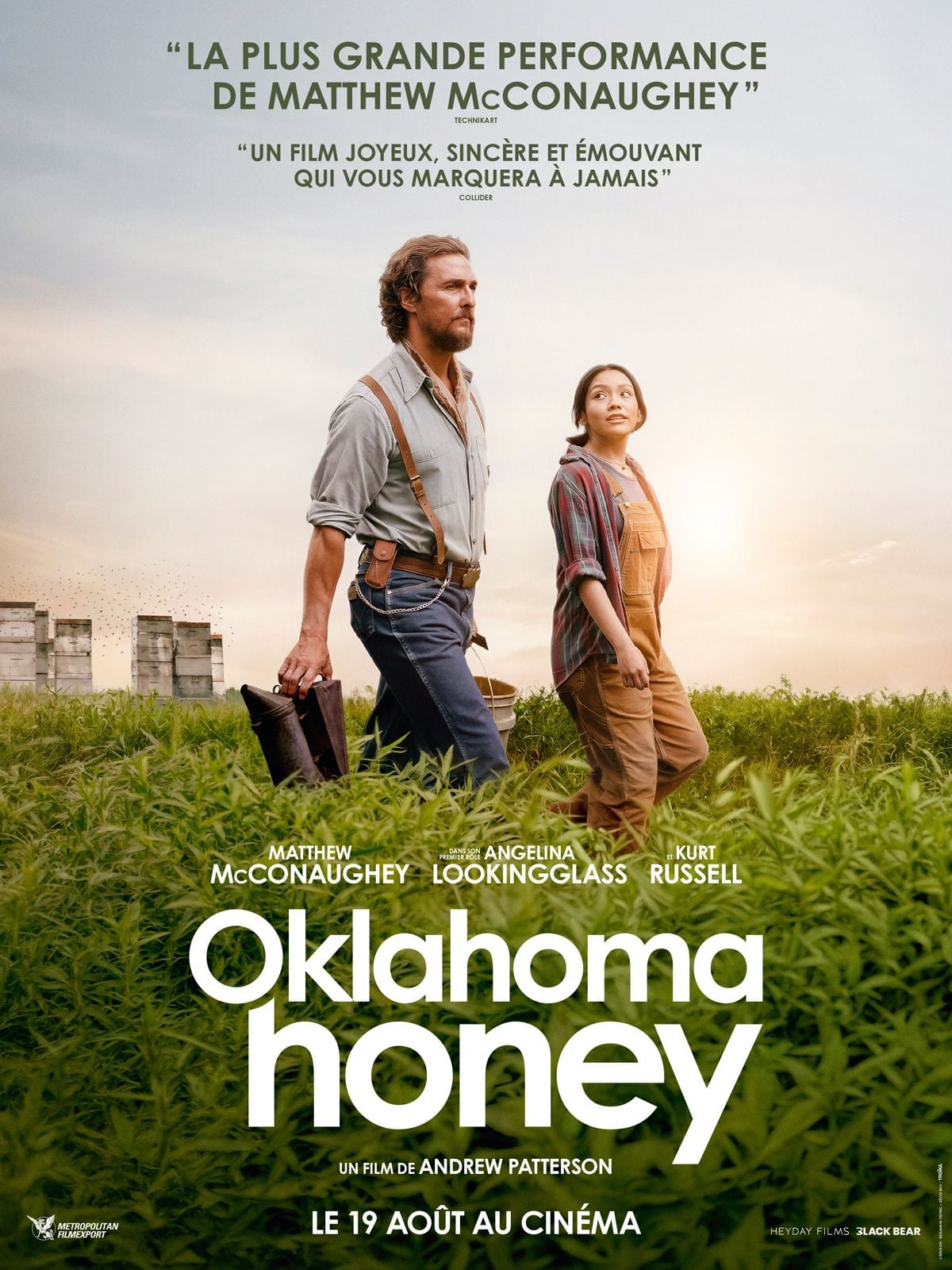 Affiche du film Oklahoma Honey : Matthew McConaughey en apiculteur et Angelina LookingGlass dans un champ, avec des ruches