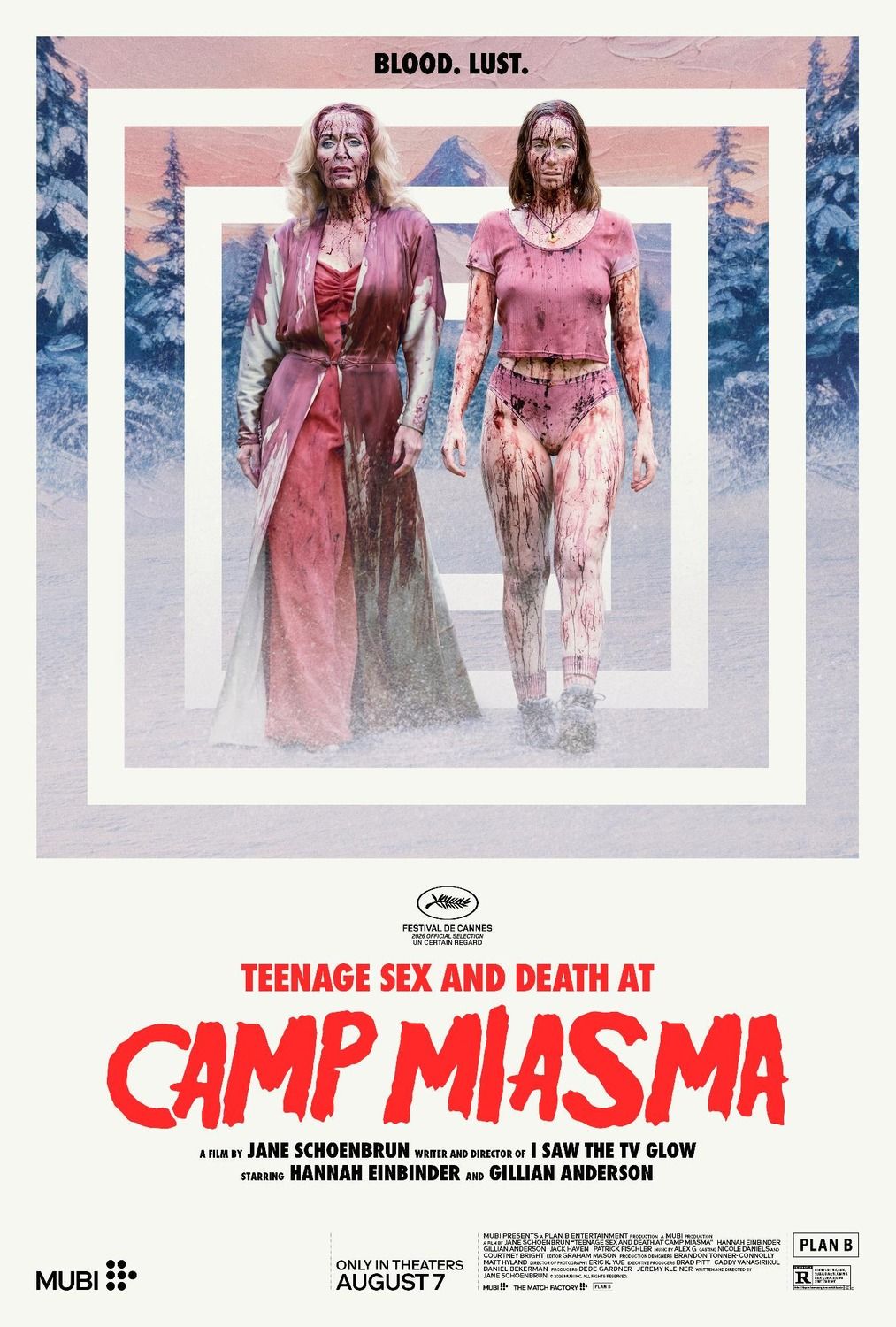 Affiche officielle de Teenage Sex and Death at Camp Miasma : Gillian Anderson et Hannah Einbinder couvertes de sang dans un decor enneige