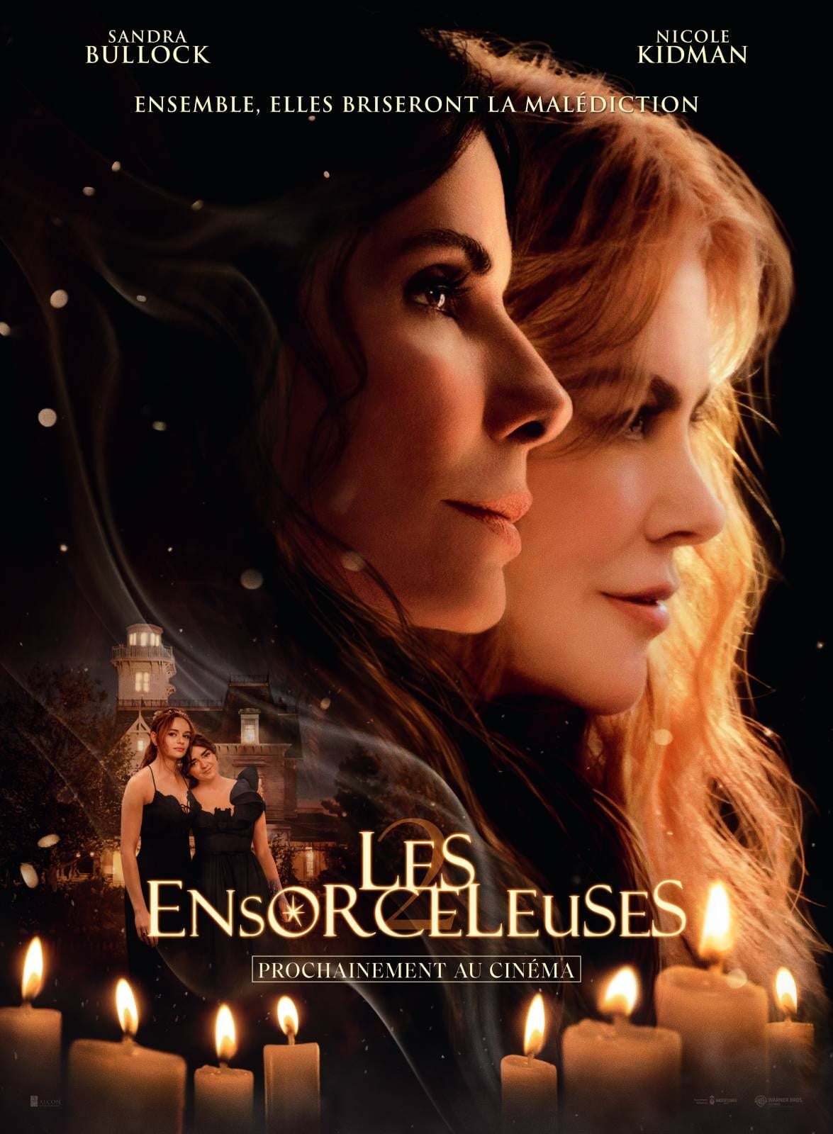Affiche officielle de Les Ensorceleuses 2 : Sandra Bullock et Nicole Kidman de profil au-dessus d'une rangée de bougies