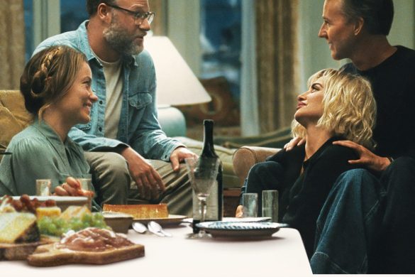 Affiche officielle du film L'Invitation d'Olivia Wilde : Seth Rogen, Olivia Wilde, Penélope Cruz et Edward Norton autour d'une table de dîner