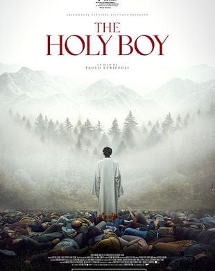 Affiche du film The Holy Boy de Paolo Strippoli, une silhouette de dos face à une vallée brumeuse