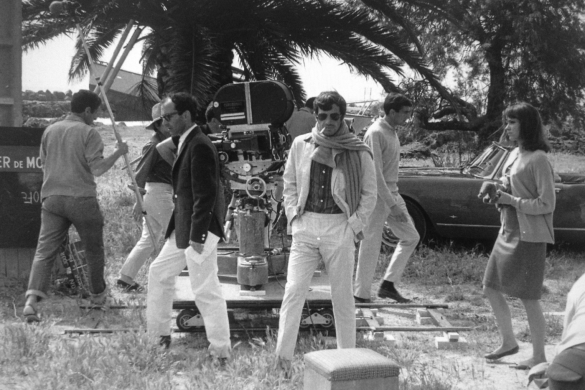 Jean-Paul Belmondo sur le tournage de Pierrot le fou, aux côtés de Jean-Luc Godard derrière la caméra