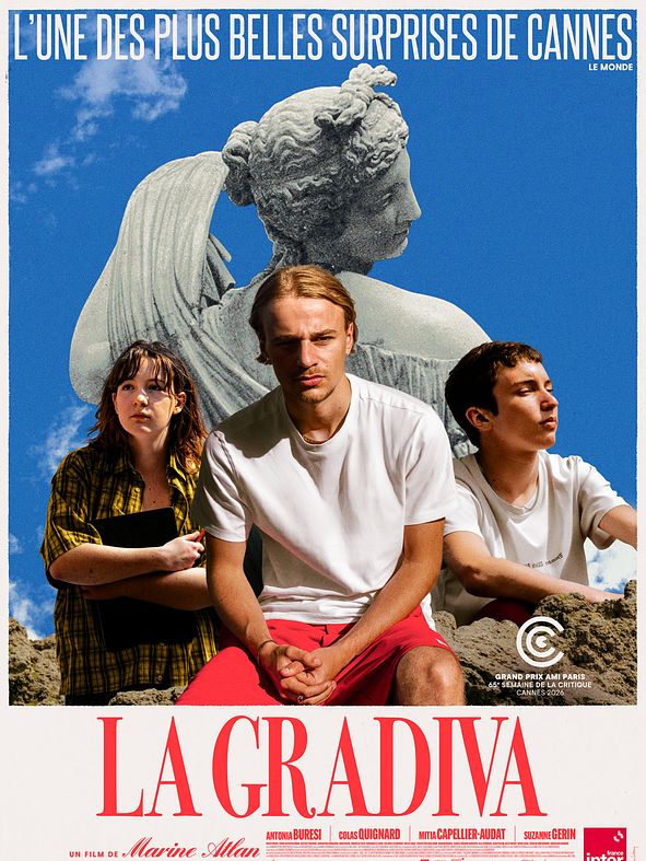 Affiche du film La Gradiva de Marine Atlan, trois lycéens assis devant une statue antique à Pompéi