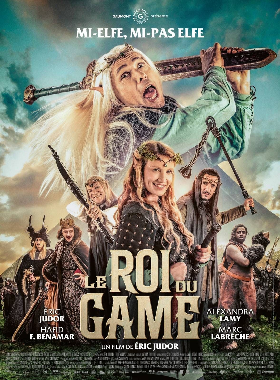 Affiche officielle du film Le Roi du Game d'Eric Judor, costumes d'elfes et d'orques, slogan mi-elfe mi-pas elfe